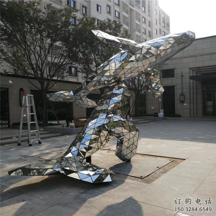 鏡面金魚雕塑廠家 現(xiàn)代幾何擺件 游樂場異形金魚雕塑