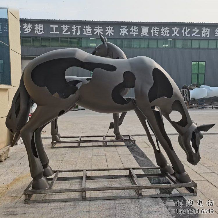 戶(hù)外跑馬雕塑廠(chǎng)家 現(xiàn)代抽象小品 酒店拉絲跑馬雕塑