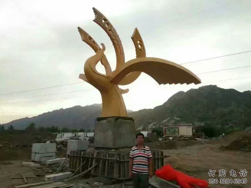 風景區(qū)金鳳凰雕塑廠家 中式戶外擺件 幾何仿古金鳳凰雕塑
