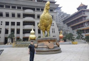 別墅金雞雕塑廠家 卡通噴漆小品 廣場現代金雞雕塑