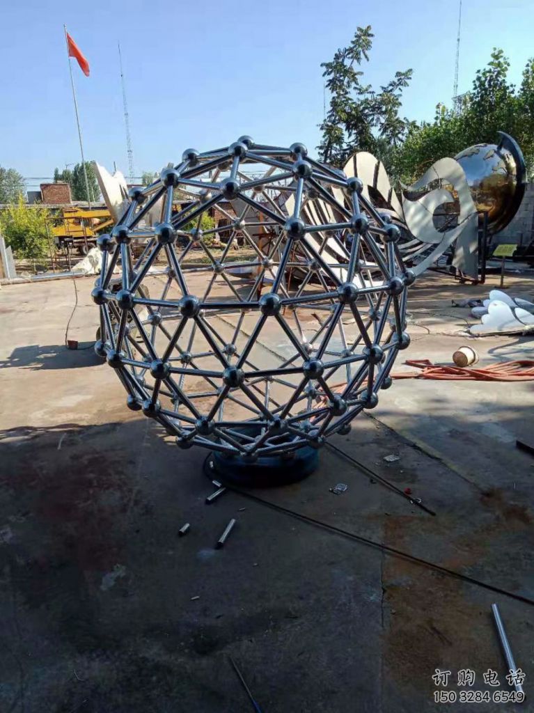 鏡面圓球雕塑廠家 大型現(xiàn)代擺件 鏤空不銹鋼圓球雕塑