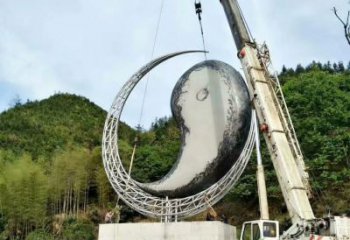 幾何圓月雕塑廠家 發(fā)光鏤空小品 大門口不銹鋼圓月雕塑生產(chǎn)