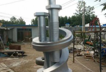 公園螺絲雕塑廠家 戶外擺件 現代不銹鋼螺絲雕塑制作廠