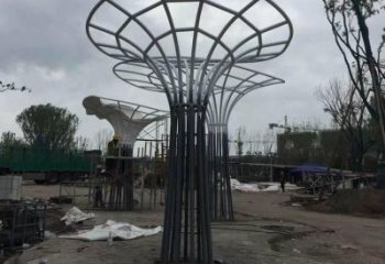 房地產花傘雕塑廠家 鋼管擺件 鏤空不銹鋼花傘雕塑定做