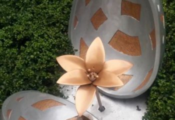 拉絲花苞雕塑廠家 鏤空創(chuàng)意擺件 別墅區(qū)不銹鋼花苞雕塑廠