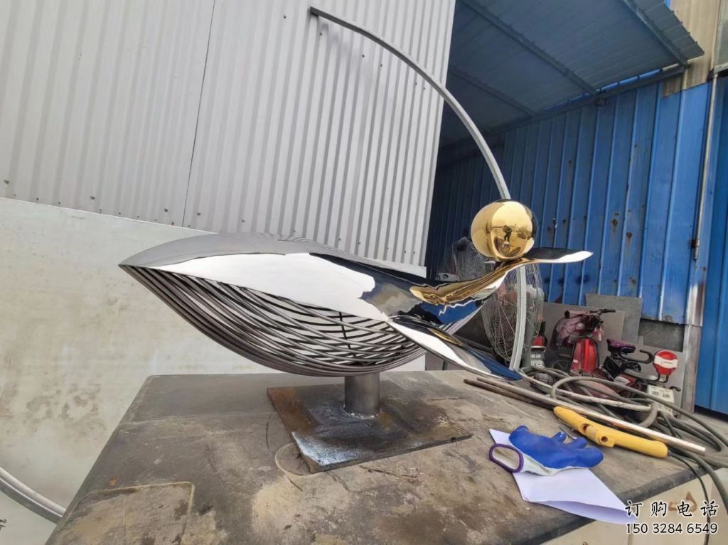 不銹鋼魚雕塑 鏡面風格