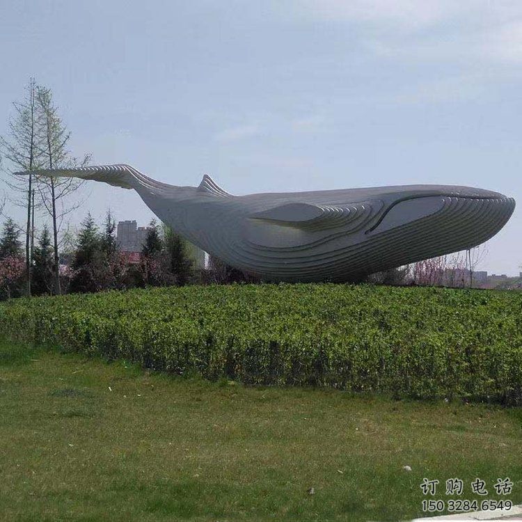 廣場(chǎng)草地不銹鋼魚(yú)雕塑