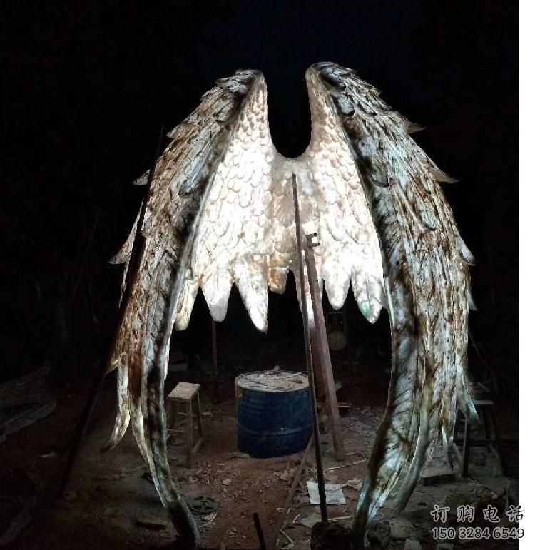城市翅膀雕塑廠家，網格燈光雕塑，古銅效果