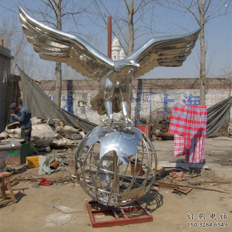 地球儀雕塑通用，多彩藝術(shù)，老鷹踩地球儀雕塑廠家