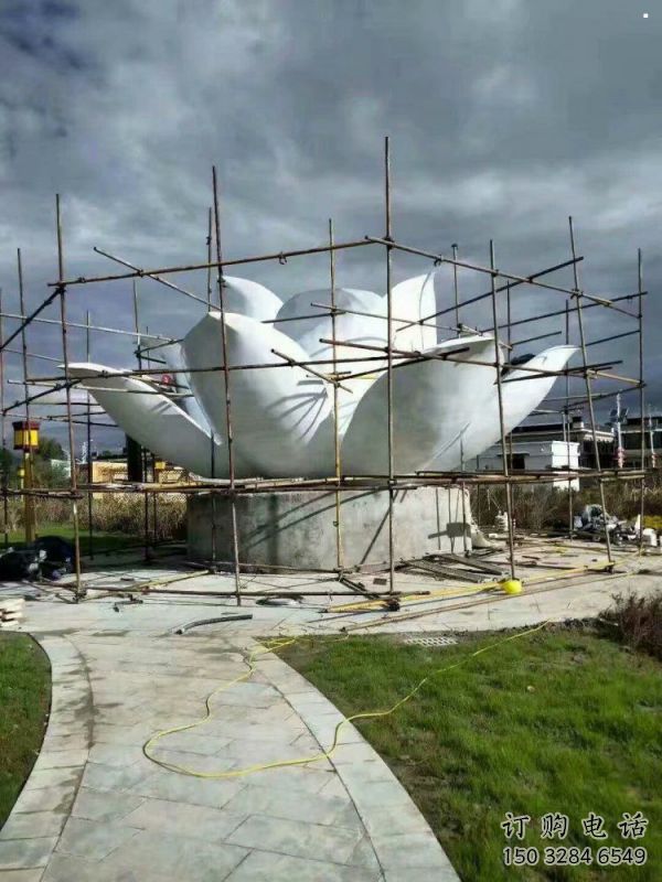 白鋼蓮花雕塑優選，陸地擺件，不銹鋼蓮花雕塑制作廠家