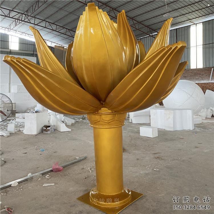 彩繪蓮花雕塑
