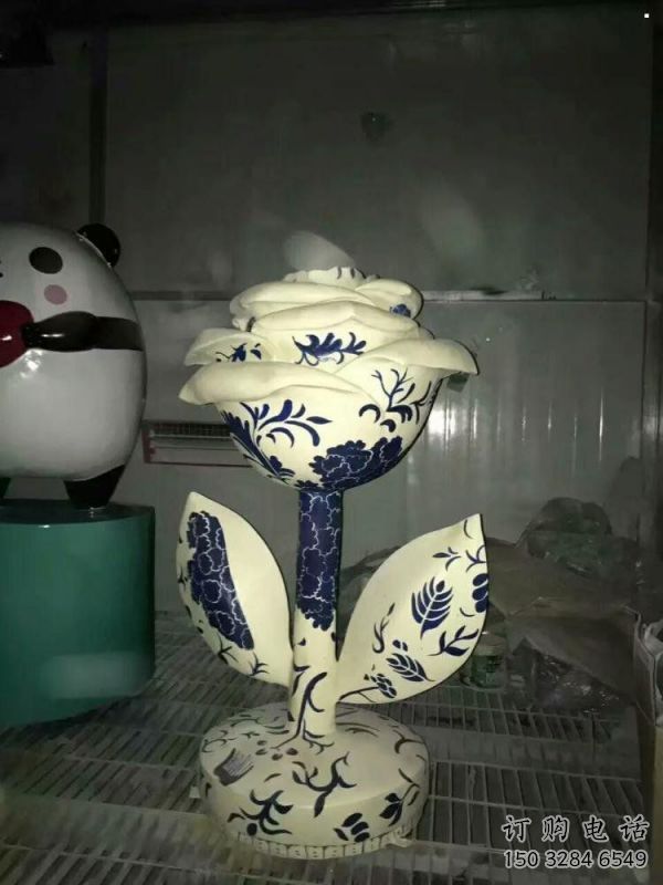 村口玫瑰雕塑