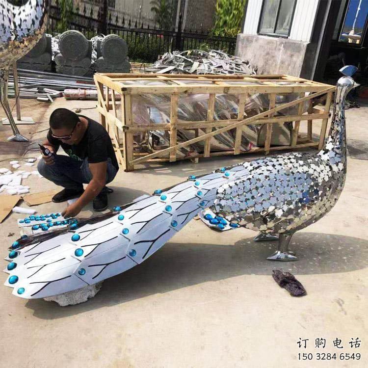 孔雀雕塑系列廠家，城市裝飾，不銹鋼孔雀雕塑優(yōu)選