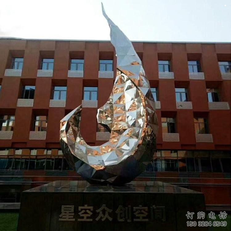草地浪花雕塑