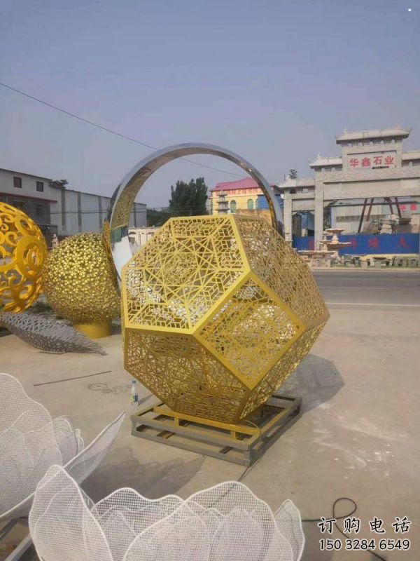 棱面球雕塑標準，景區案例，不銹鋼鏤空棱面球雕塑常用
