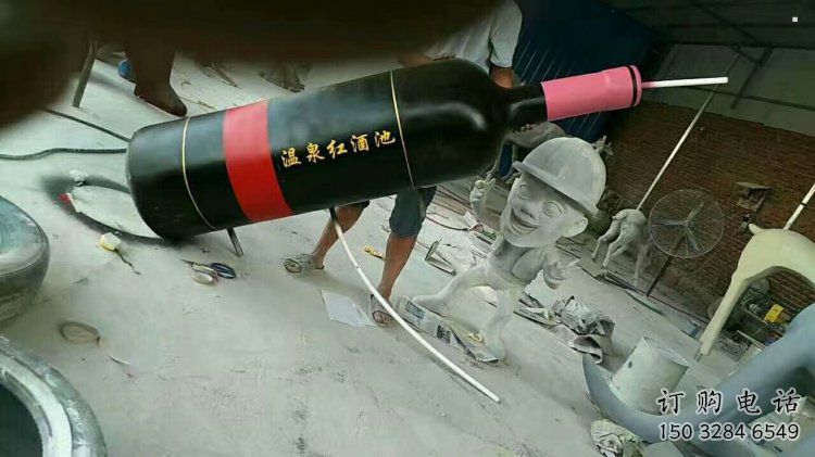 商業(yè)街瓶子雕塑