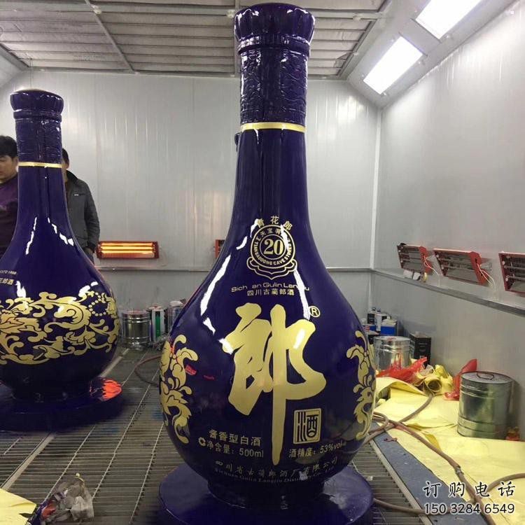 洋酒瓶雕塑專供，彩繪工藝，玻璃鋼洋酒瓶雕塑標(biāo)準(zhǔn)廠家