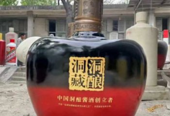 洋酒瓶雕塑點(diǎn)擊，景觀雕塑，別墅玻璃鋼洋酒瓶雕塑供求