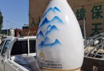 洋酒瓶雕塑定價，街頭雕塑，玻璃鋼洋酒瓶雕塑制作