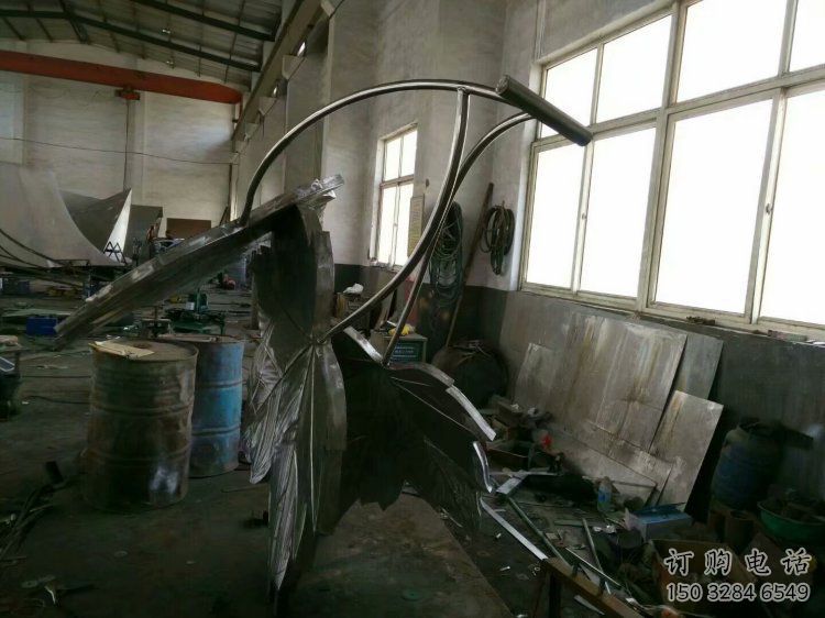 楓葉雕塑優選，陸地擺件，藝術不銹鋼楓葉雕塑供應