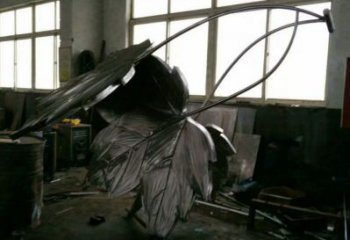楓葉雕塑服務商，噴泉雕塑，不銹鋼楓葉雕塑訂做廠家