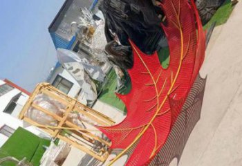制造鏤空楓葉雕塑，地標(biāo)擺件，烤漆鐵藝楓葉雕塑廠家
