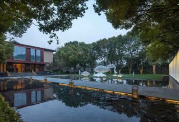 云朵雕塑供應(yīng)，美陳雕塑，鏤空云朵雕塑廠家供求