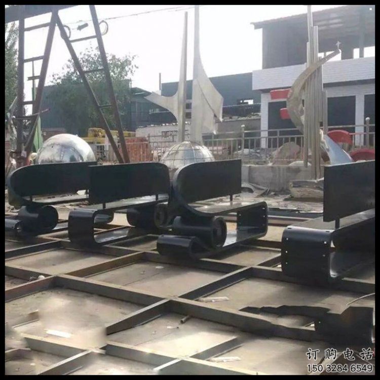 膠卷坐凳雕塑