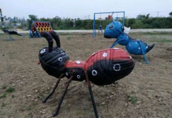 輪胎螞蟻雕塑供應(yīng)，花園小品，彩繪輪胎螞蟻雕塑展品