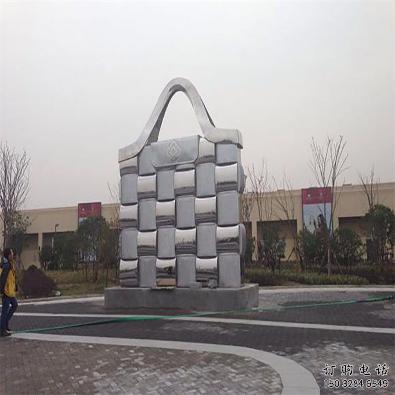 鷹潭景觀背包雕塑優選，陸地擺件，園林不銹鋼背包雕塑供應