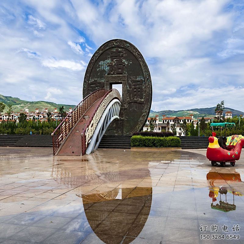 渭南步行街古幣雕塑