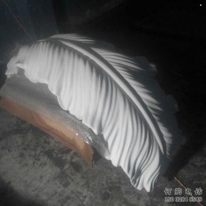 尼木羽毛雕塑供應，花園小品，酒店玻璃鋼羽毛雕塑展品