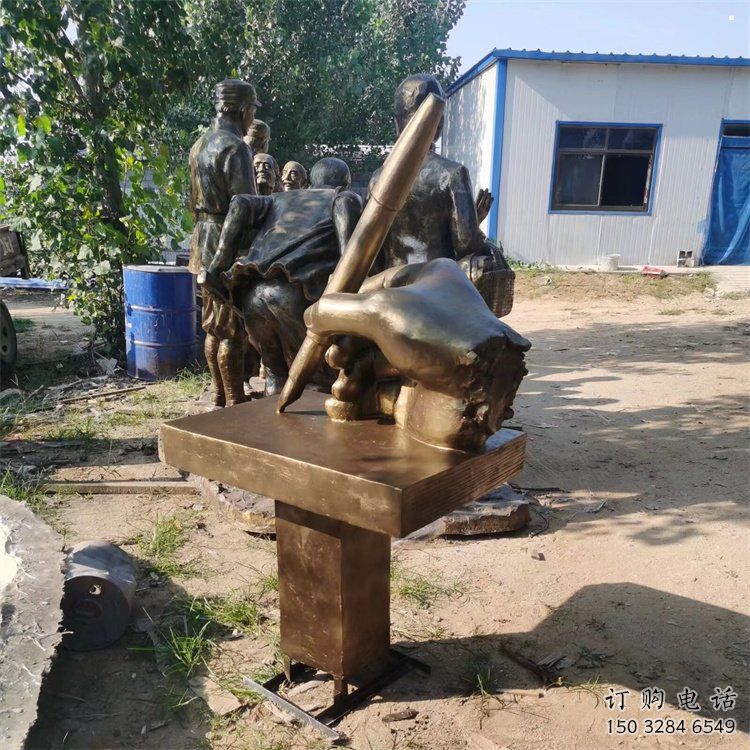 長(zhǎng)壽手握鋼筆雕塑，街道標(biāo)識(shí)，玻璃鋼手握鋼筆雕塑廠(chǎng)家